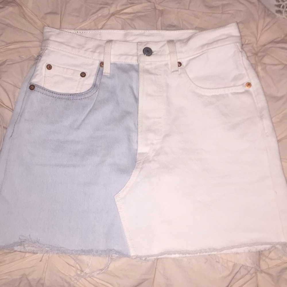 Worn once levis skirt